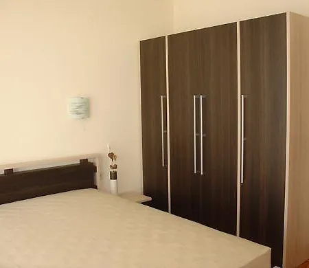 Apartamento 107 *